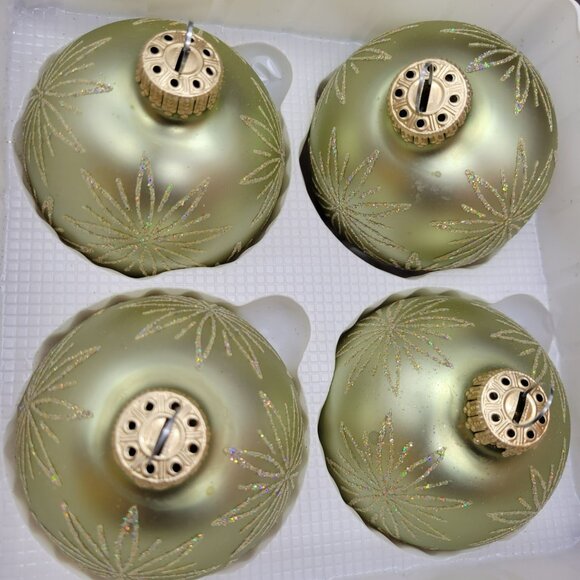 Christmas By Krebs 8 Ornaments 2 Boxes Pale Satin Green & Gold Stars Glitter - Picture 3 of 16